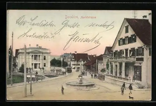 AK Dornbirn, Marktstrasse mit Brunnen und Strassenbahn