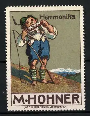 Reklamemarke M. Hohner Harmonika, Bube spielt auf dem Berggipfel Mundharmonika