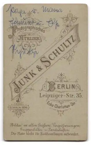 Fotografie Junk & Schultz, Berlin, Leipziger-Str. 35, Else Bohne im weissen Kleid neben ihrem Mann Edmund