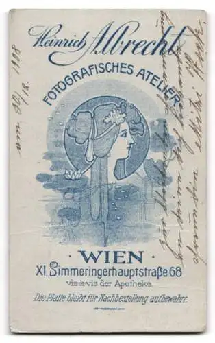 Fotografie Heinrich Albrecht, Wien, Simmeringerhauptstr. 68, Mitzi Heck in weisser Bluse mit Herzkette und Ohrringen
