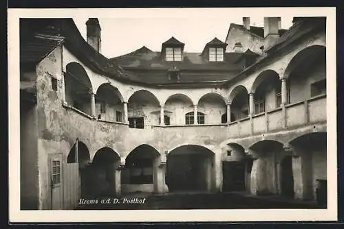 AK Krems a. d. D., Posthof mit Torbögen