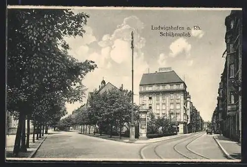 AK Ludwigshafen a. Rh., Schützenplatz mit Apotheke