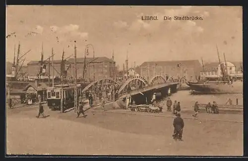 AK Libau, Die Stadtbrücke mit Strassenbahn