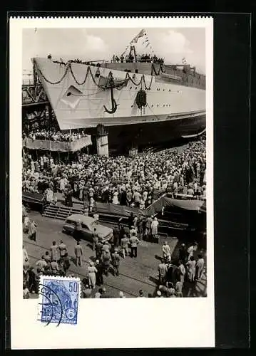 Maximum-AK Stapellauf eines Schiffes