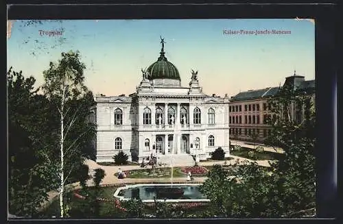 AK Troppau /Opava, Kaiser-Franz-Josef-Museum mit Brunnenfontäne