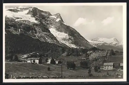 AK Norangsdalen, Ortspartie mit Bergmassiv