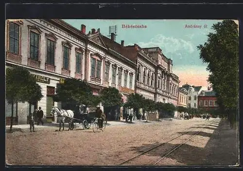 AK Bekescsaba, Radfahrer und Kutschen in der Strasse Andrassy