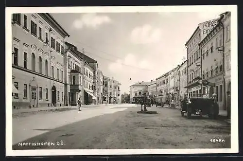 AK Mattighofen /O.Ö., Ortspartie mit Blick zur Apotheke
