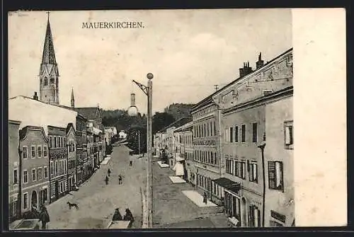 AK Mauerkirchen, Strassenpartie m. Kirche