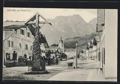 AK Kuchl, Stadtplatz mit Mühlthallers Gasthaus, Wegkreuz und Brunnen