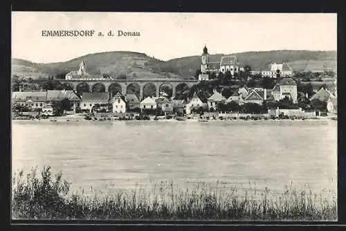 AK Emmersdorf a. d. Donau, Totalansicht mit Blick zur Eisenbahnbrücke