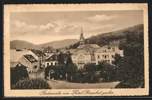 AK Badenweiler, Strassenpartie mit Kirche vom Hotel Römerbad gesehen