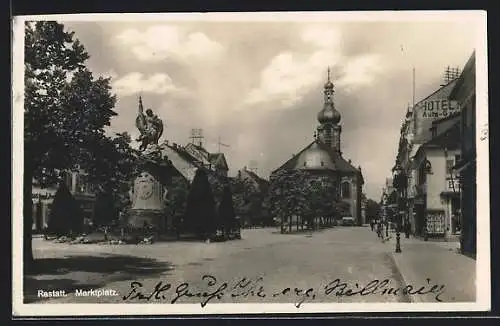 AK Rastatt, Marktplatz mit Bernhardusbrunnen und Hotel