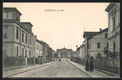 AK Simbach a. Inn, Strassenpartie mit Blick zum Tor