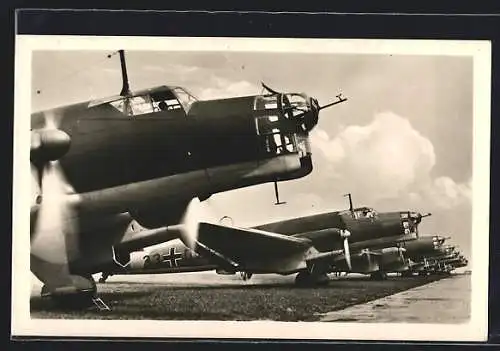 AK Kampfflugzeuge des Typs Junkers Ju 86 K vor dem Start