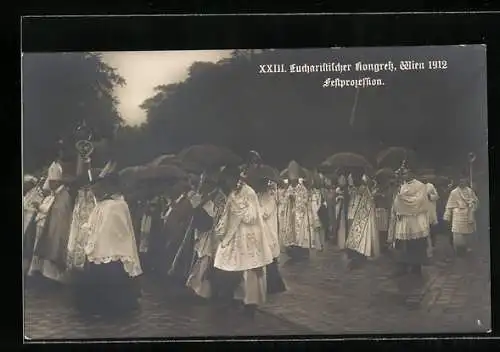 AK Wien, Eucharistische Festprozession 1912, Geistliche mit Regenschirmen