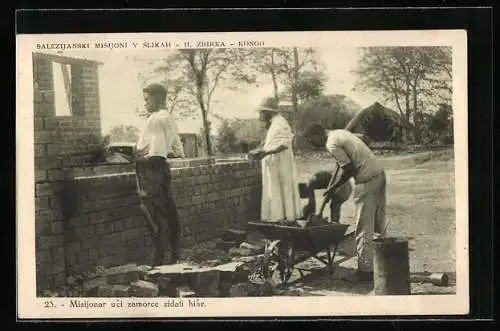 AK Kongo, Missionar packt beim Bau eines Gebäudes mit an