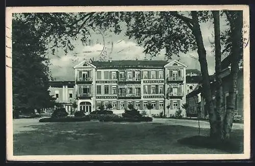 AK Franzensbad, Kurhaus Drei Lilien vom Park gesehen