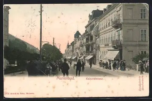 AK Marienbad, Kaiserstrasse, Kutschen und Passanten