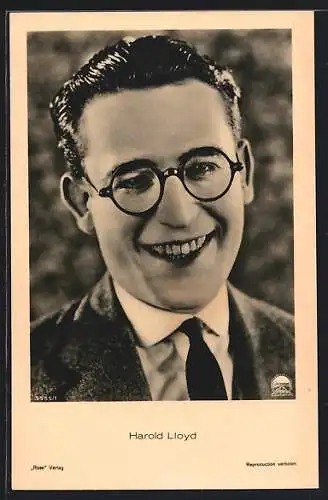 AK Schauspieler Harold Lloyd lachend mit Brille