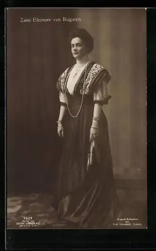 AK Zarin Eleonore von Bulgarien in einem festlichen Kleid