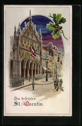 Künstler-AK St. Quentin, Deutsche Soldaten vor Rathaus mit deutscher Nationalbeflaggung, Halt gegen das Licht