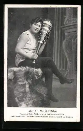 AK Portrait Grete Wolfram, Preisgekrönte Athletin & Keulenschwingerin