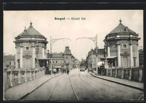 AK Szeged, Közuti hid, Strassenansicht mit Strassenbahn