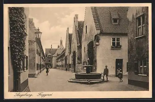 AK Augsburg, Fuggerei, Brunnen, Fussgänger