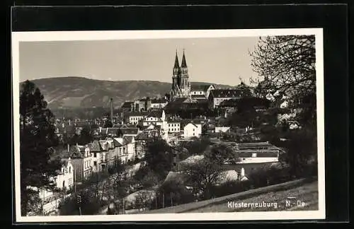 AK Klosterneuburg /N.-Oe., Ortsansicht aus der Vogelschau