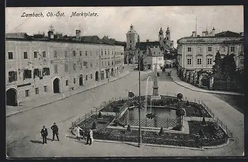 AK Lambach /Ob.-Öst., Marktplatz mit Fontäne