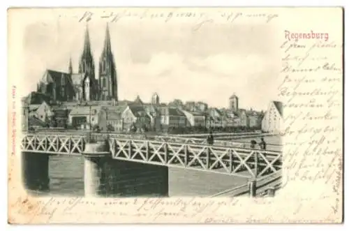 Relief-AK Regensburg, Blick über die Flussbrücke zum Dom