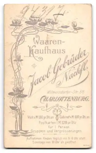 Fotografie Waren-Kaufhaus Jacob Gebrüder Nachfl., Charlottenburg, Wilmersdorfer-Str. 56, Junge Dame im Spitzenkleid