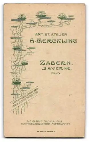 Fotografie A. Merckling, Zabern /Els., Junger Herr im Anzug mit Fliege