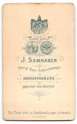 Fotografie J. Samhaber, Aschaffenburg, Junge Dame im schwarzen Kleid