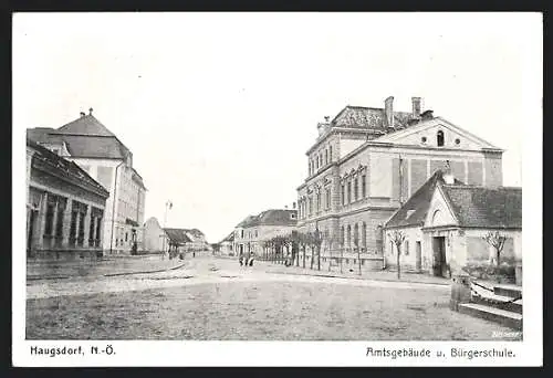 AK Haugsdorf /N.-Ö., Amtsgebäude und Bürgerschule