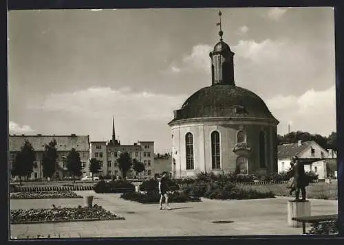 AK Schwedt /Oder, Leninallee mit französischer Kapelle