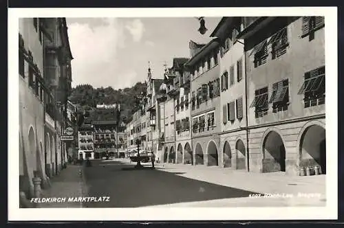 AK Feldkirch, Partie am Marktplatz mit Brunnen