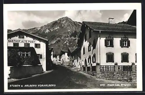 AK Stuben a. Arlberg, Ortspartie mit dem Gasthof Alte Post