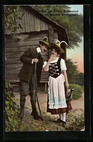AK Jäger mit Frau vor einer Holzhütte