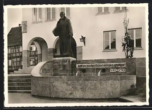 AK Knittlingen, Faustbrunnen vor dem Neuen Rathaus