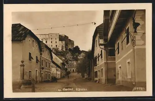 AK Gmünd /Kärnten, Strassenpartie mit Brunnen