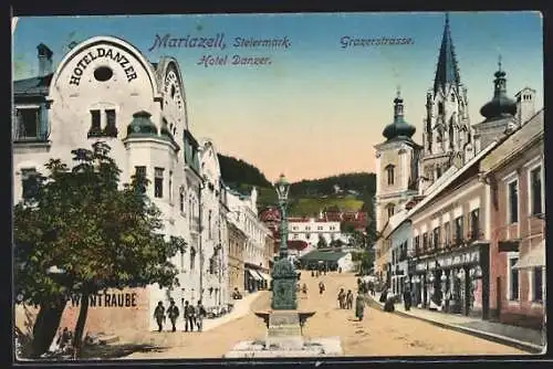 AK Mariazell /Steiermark, Hotel Danzer in der Grazerstrasse mit Denkmal