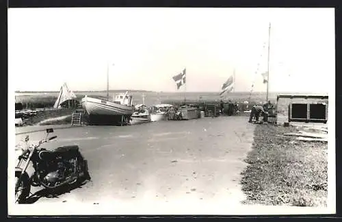 AK Svendborg, Strassenpartie mit Booten