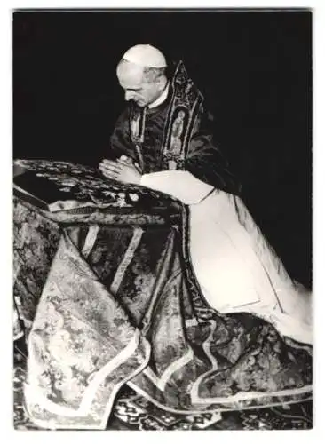 Fotografie Portrait Papst Paul VI. beim Gebet 1964