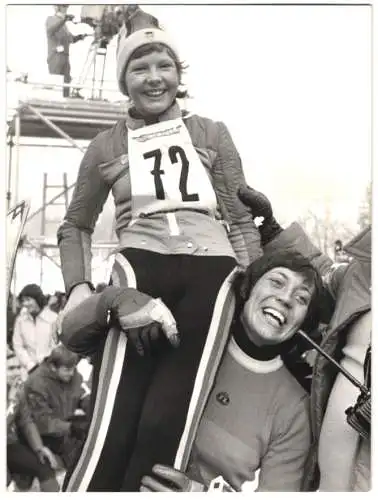 Fotografie Skiläuferin Regina Mösenlechner belegt als 13 jährige den 7. Rang in Garmisch-Partenkirchen 1975