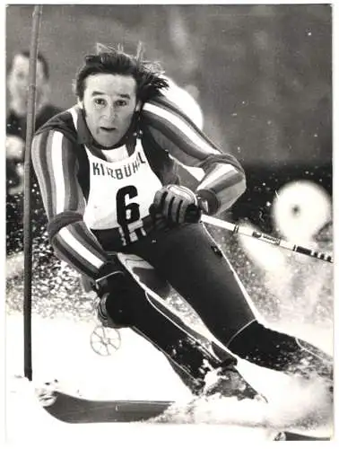 Fotografie Skiläufer Piero Gros beim Slalom-Weltcup 1975