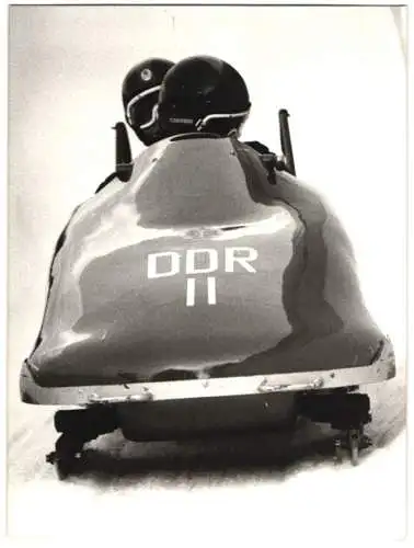 Fotografie 2er Bob DDR II mit Meinhard Nehmer & Bernhard Germeshausen auf der Olympiabahn in Igls 1976