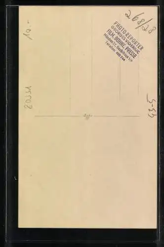 AK Drei Gäste feiern kostümiert den Fasching