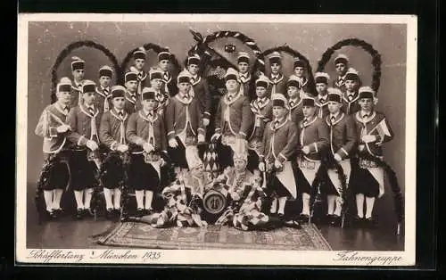 AK München, Fahnengruppe beim Schäfflertanz 1935